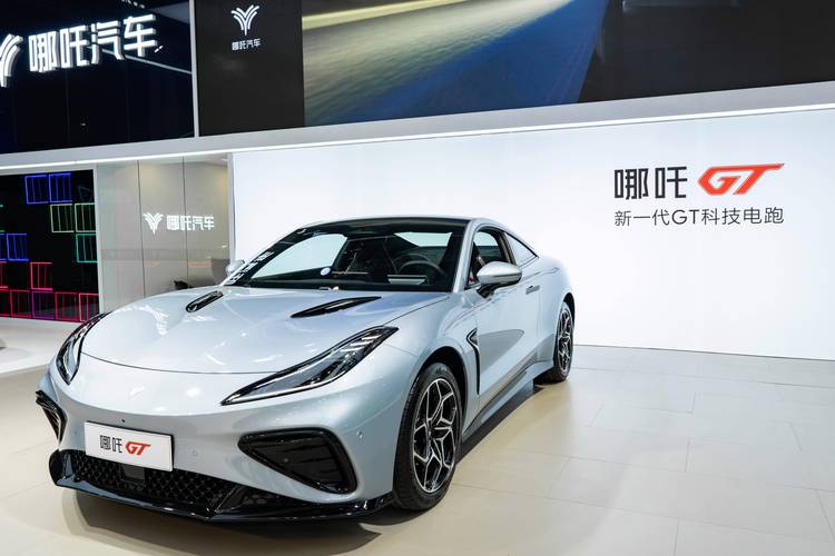 深圳宝安区富傲润企业管理咨询哪吒汽车在智能汽车领域的表现，领途汽车在新能源汽车市场中的影响力